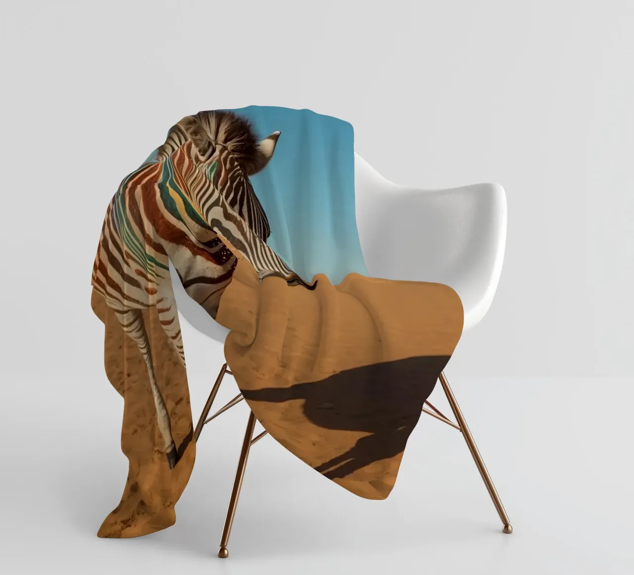 Zebra con strisce colorate nel deserto coperta in pile da DesignDoodle