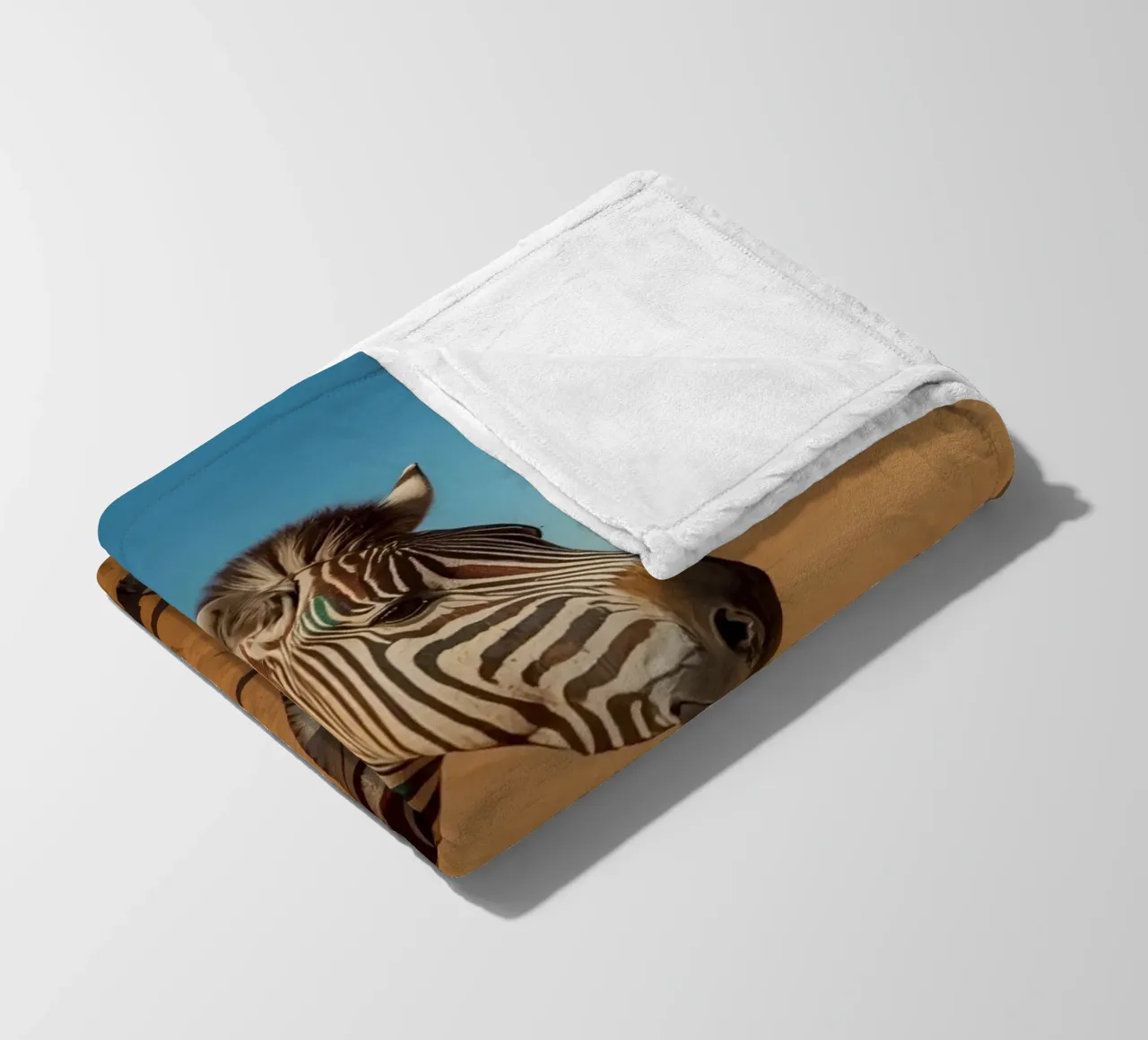 Zebra con strisce colorate nel deserto coperta in pile da DesignDoodle