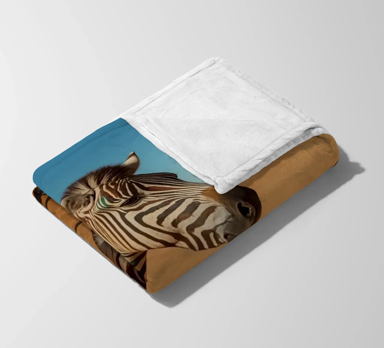 Zebra con strisce colorate nel deserto coperta in pile da DesignDoodle