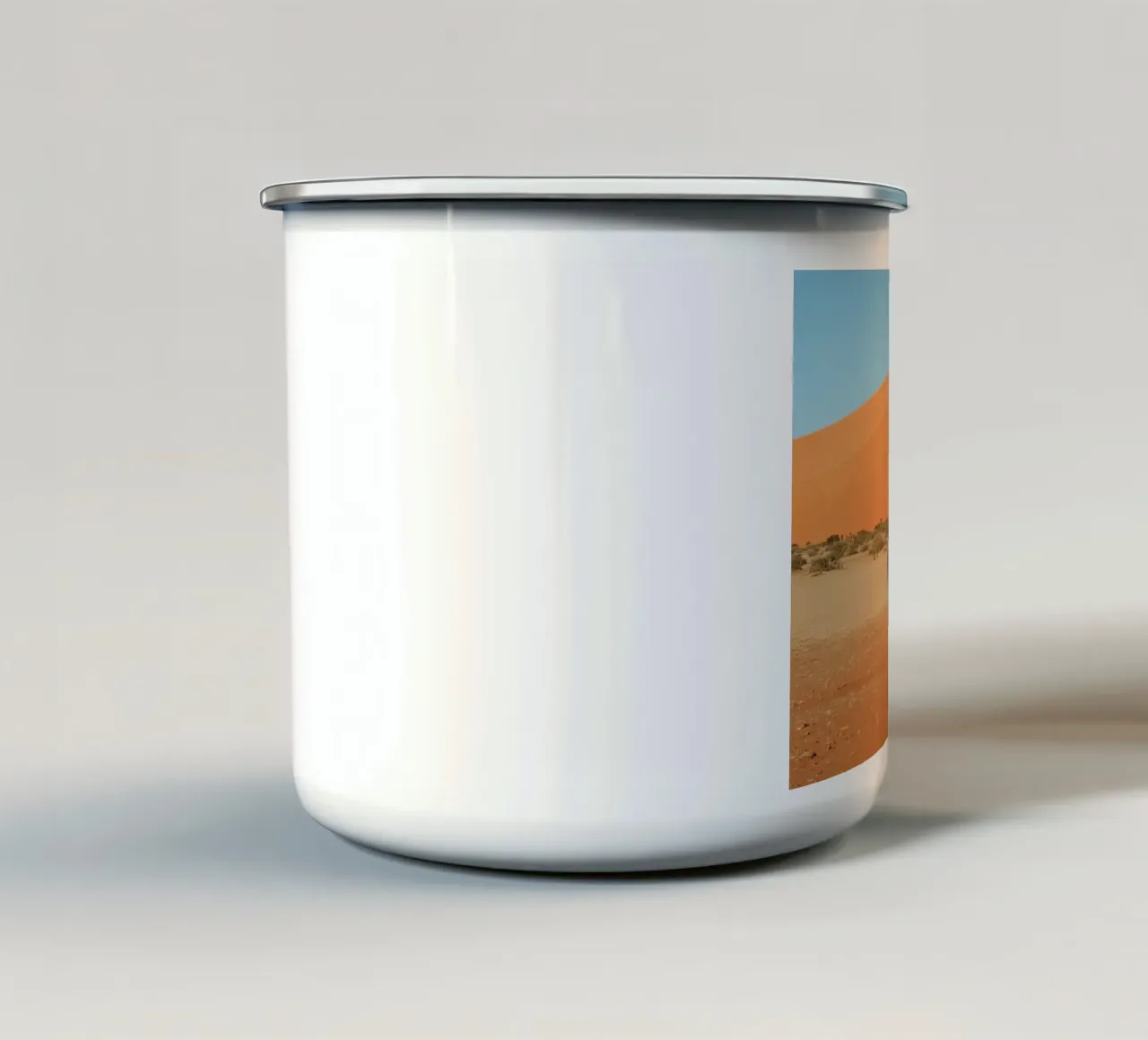 Zebra a strisce arcobaleno in un paesaggio desertico tazza in smalto da DesignDoodle