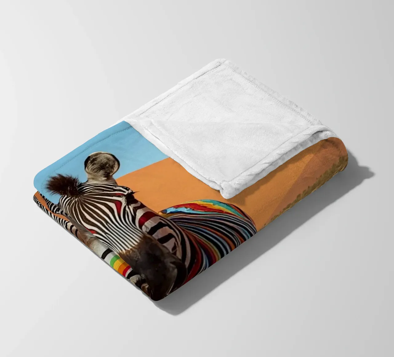 Zebra a strisce arcobaleno in un paesaggio desertico coperta in pile da DesignDoodle