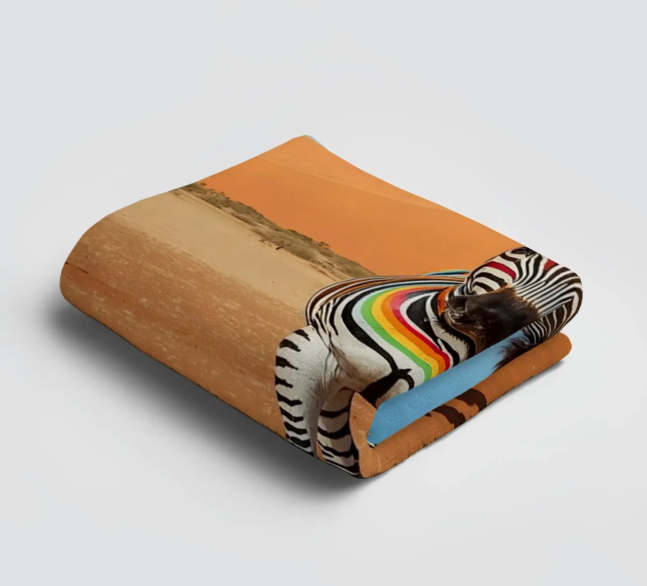 Zebra a strisce arcobaleno in un paesaggio desertico asciugamano da bagno da DesignDoodle