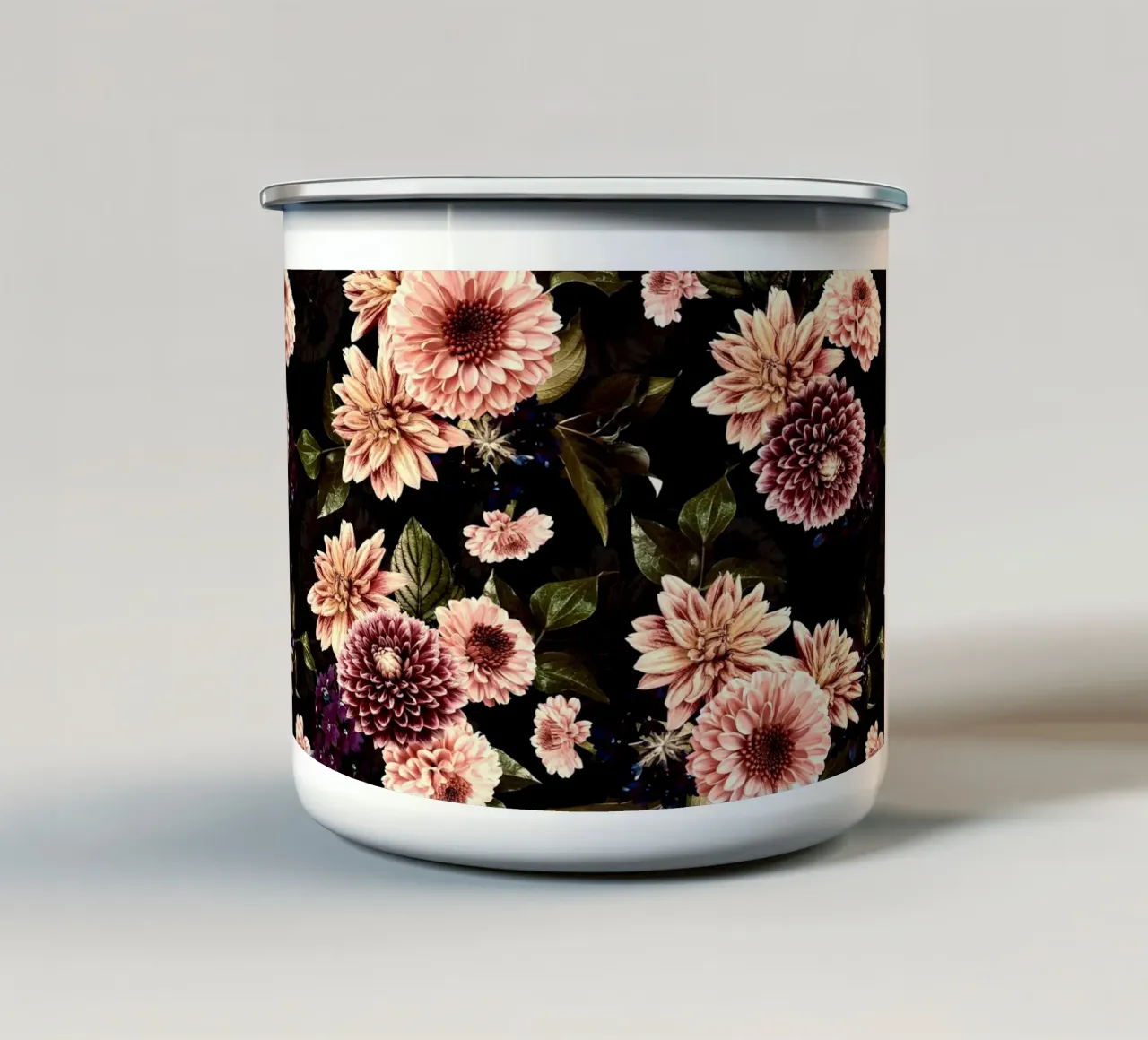 Giardino autunnale di mezzanotte con dalie e fiori di gerbera tazza in smalto da Vintage World - Uta Naumann