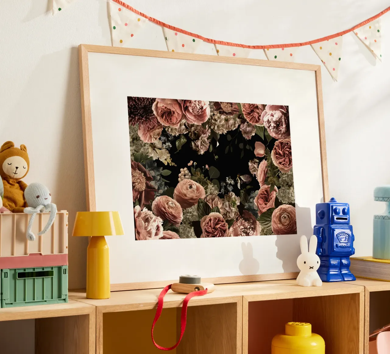 Romantico giardino di mezzanotte con rose e peonie in fiore poster da Vintage World - Uta Naumann