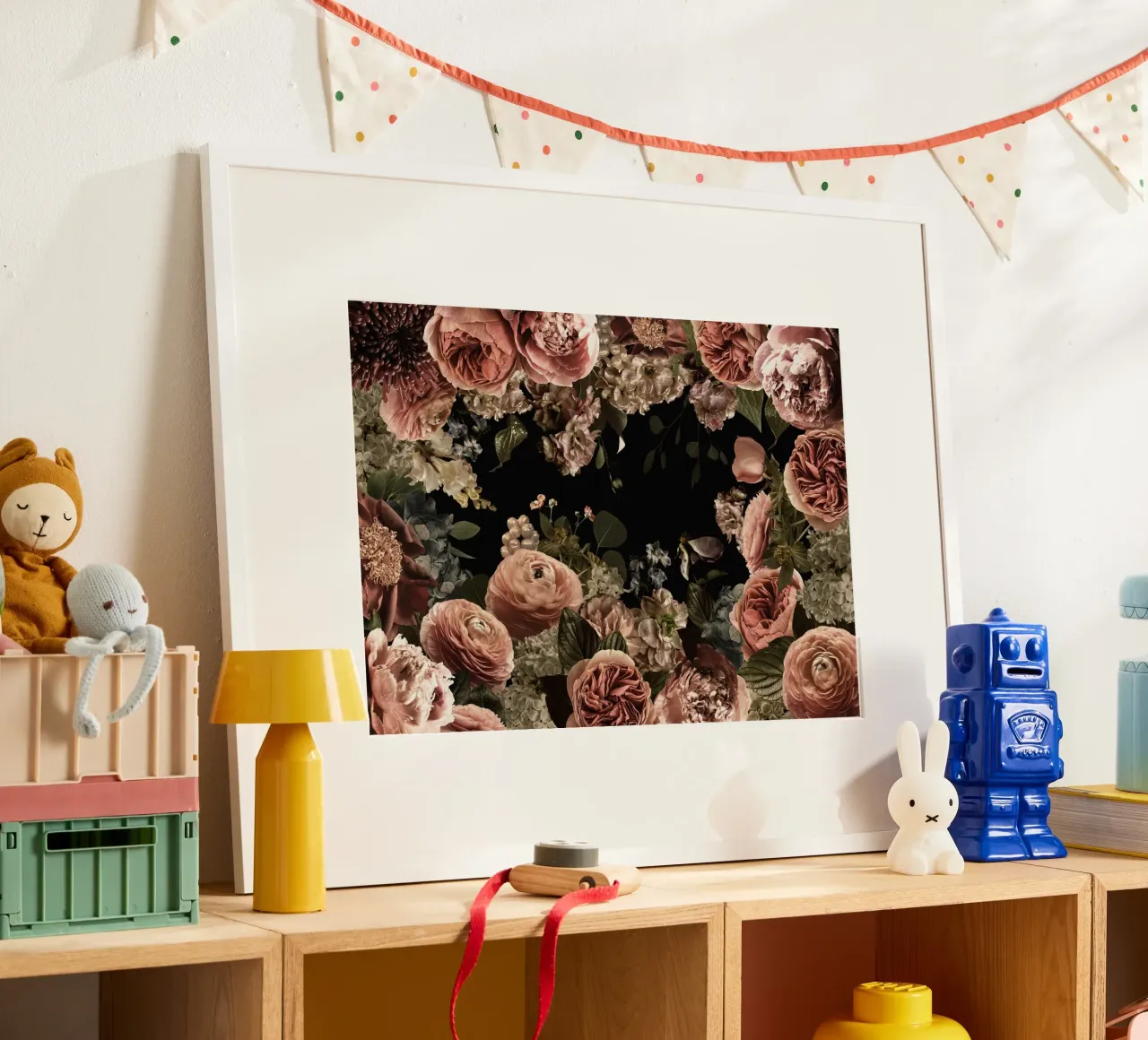 Romantico giardino di mezzanotte con rose e peonie in fiore poster da Vintage World - Uta Naumann