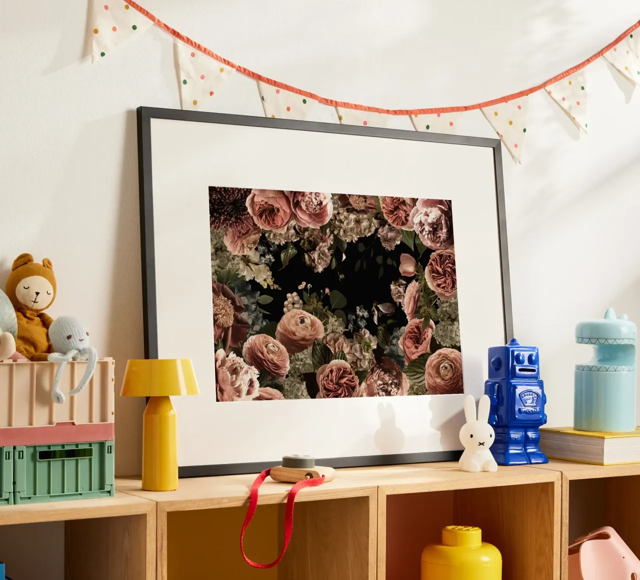 Romantico giardino di mezzanotte con rose e peonie in fiore poster da Vintage World - Uta Naumann