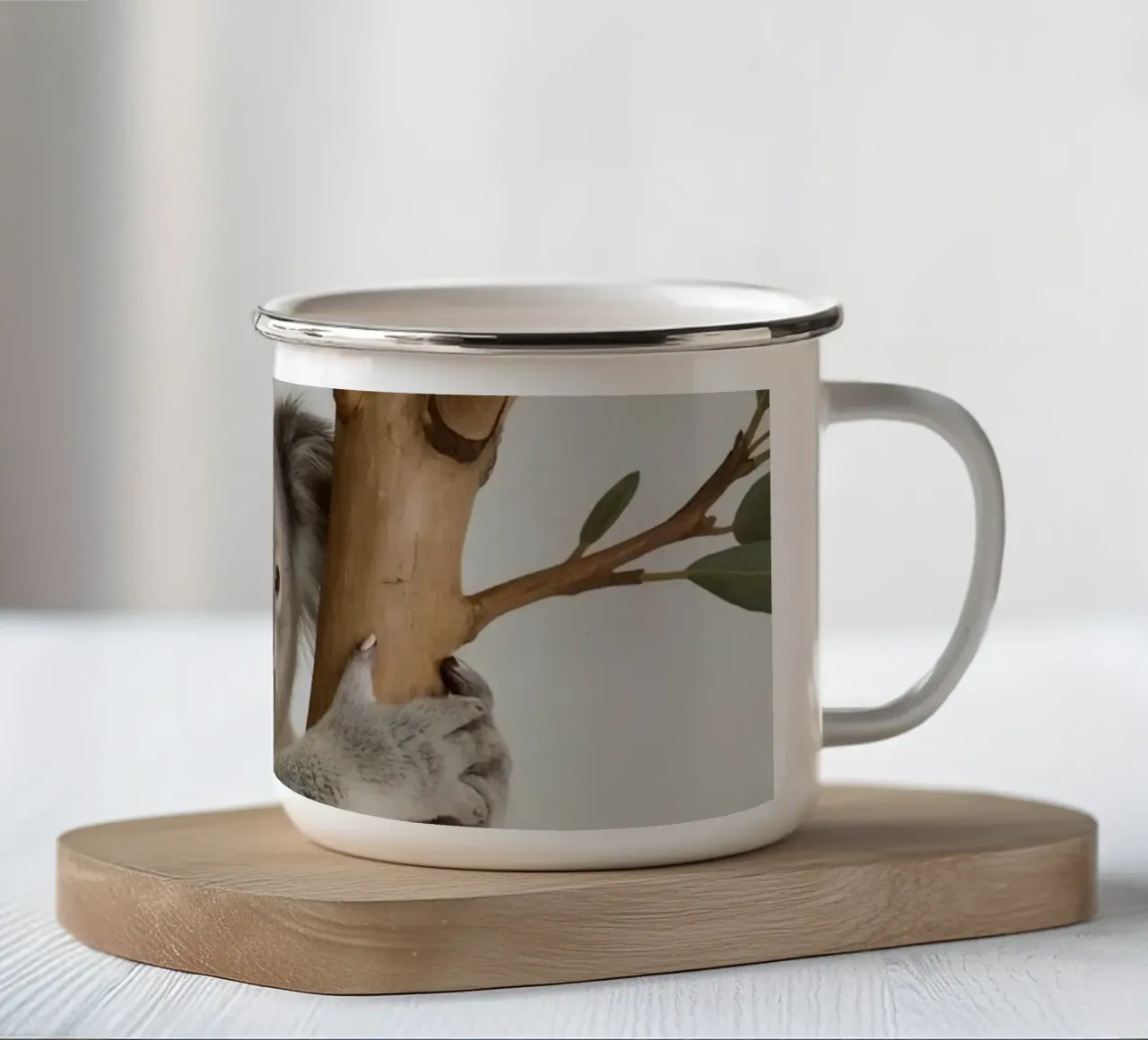Koala che tiene in mano un ramo di eucalipto tazza in smalto da DesignDoodle