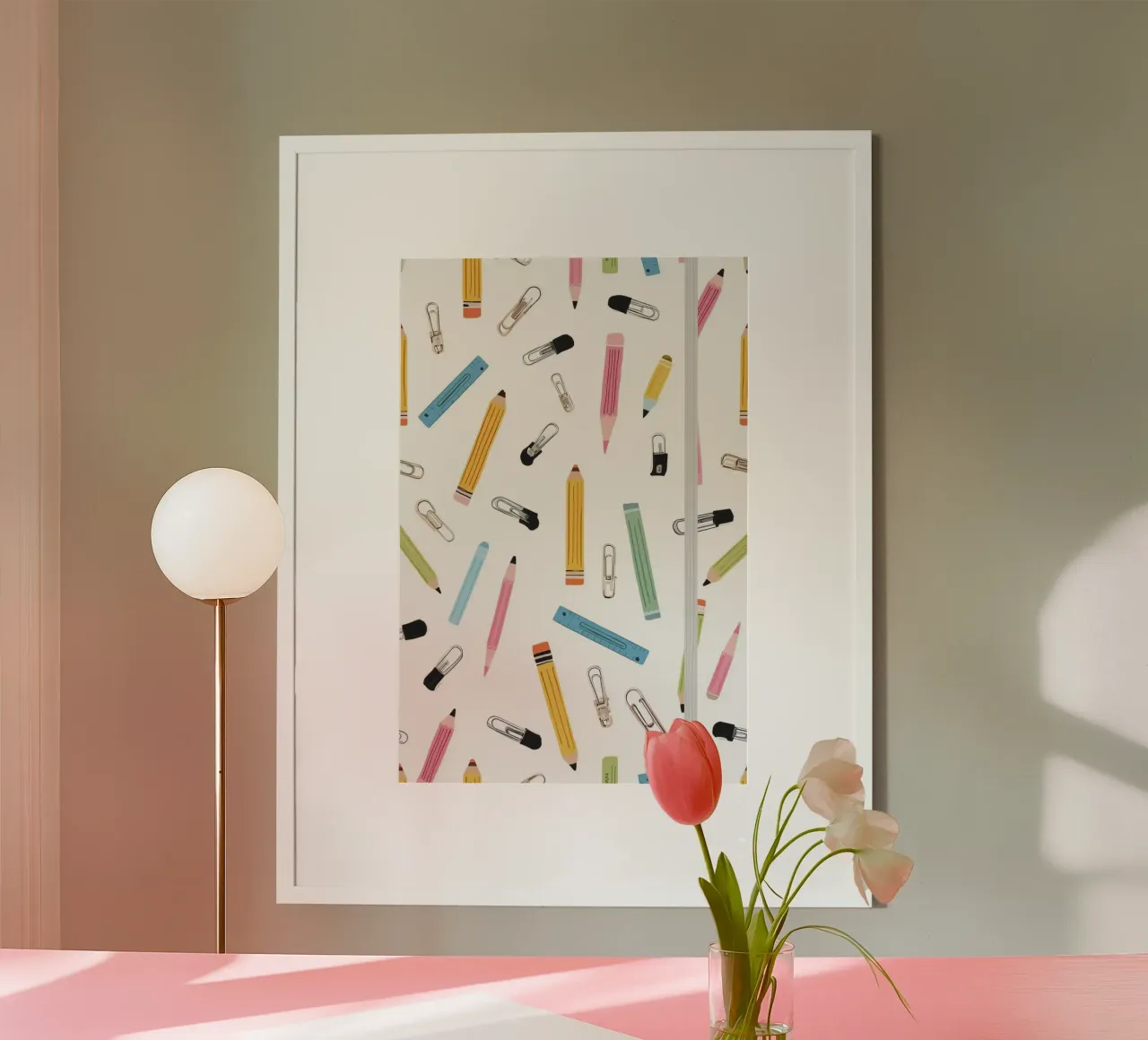 Arte scolastica con matite, graffette e fermagli per raccoglitori poster con telaio in legno da DesignDoodle