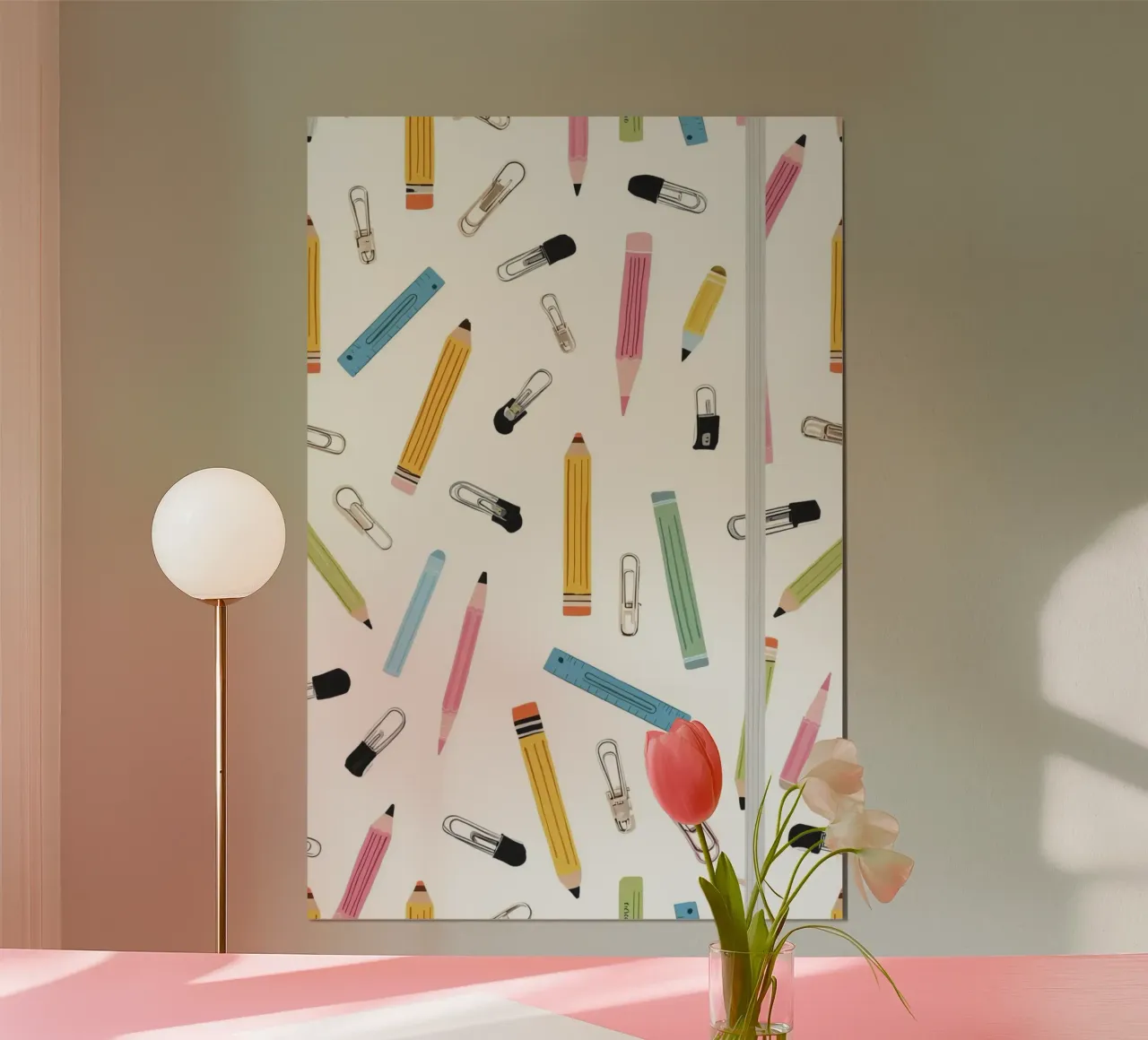 Arte scolastica con matite, graffette e fermagli per raccoglitori poster con telaio in legno da DesignDoodle