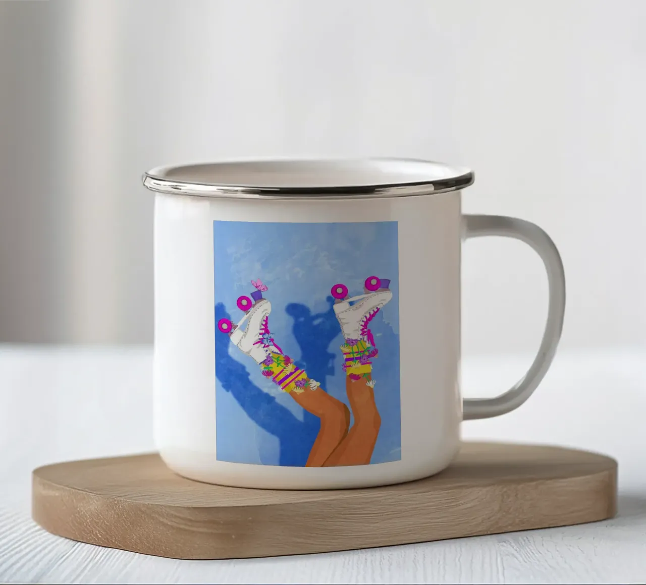Pattini a rotelle con fiori tazza in smalto da mesa