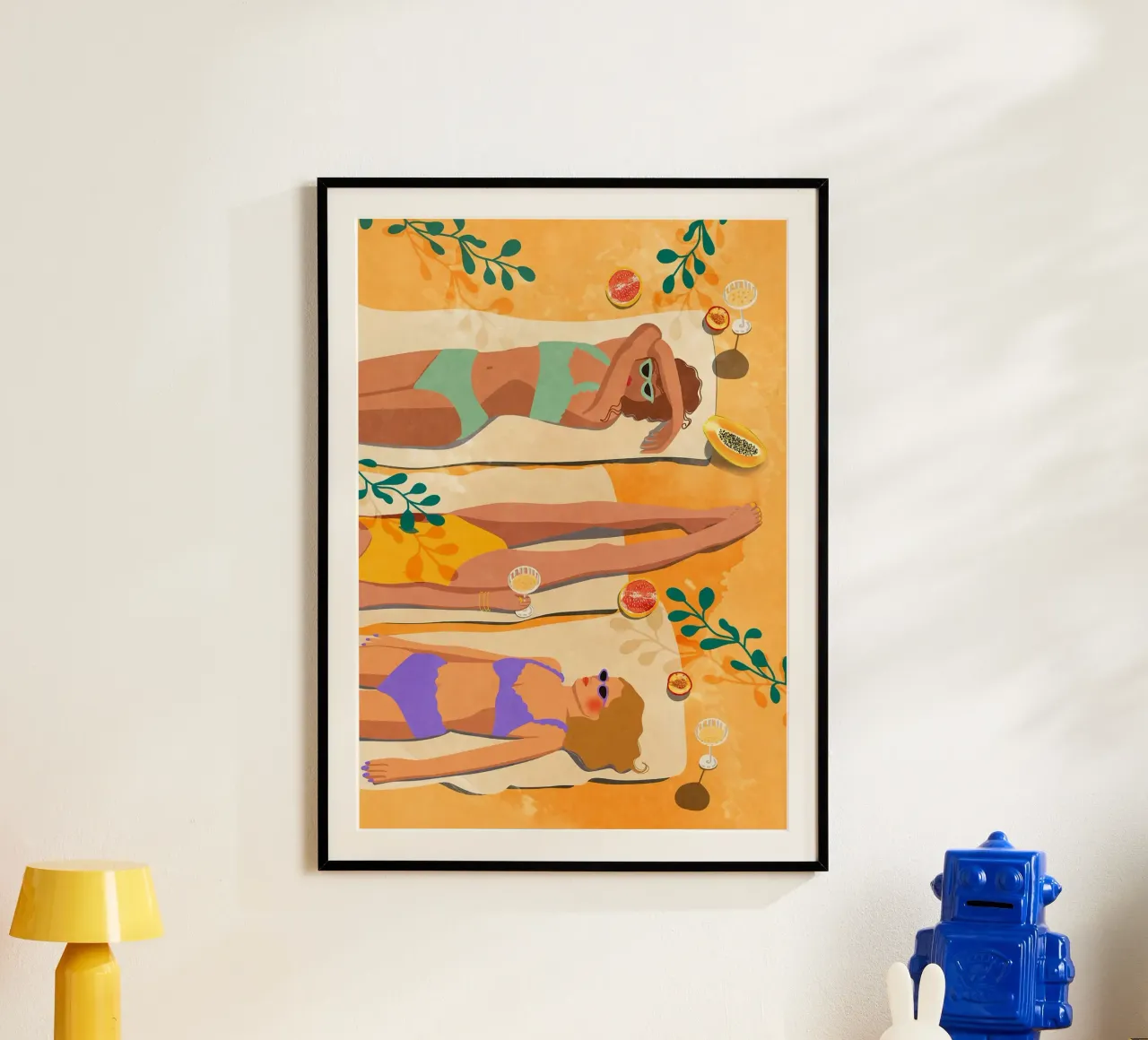 Prendere il sole in spiaggia poster con telaio in alluminio da mesa