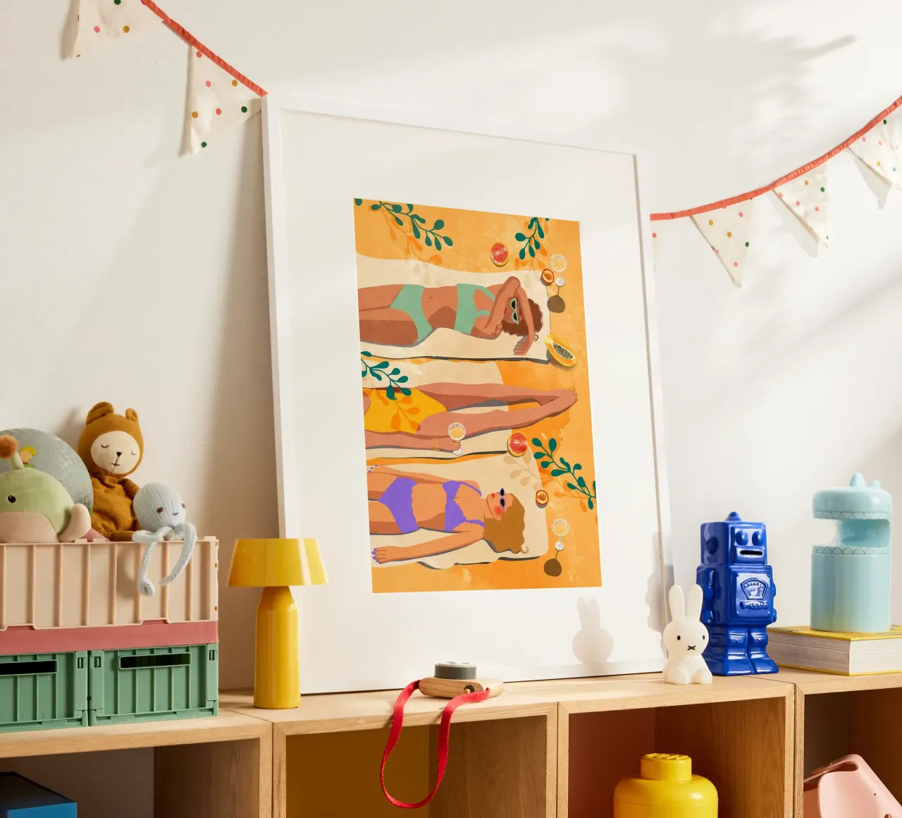Prendere il sole in spiaggia poster con telaio in alluminio da mesa