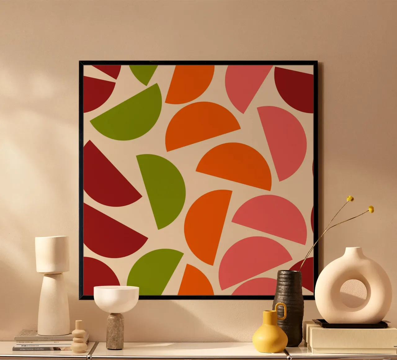 Chaotic bold mid century modern No4 poster con telaio in legno da TijanaArtStudio88