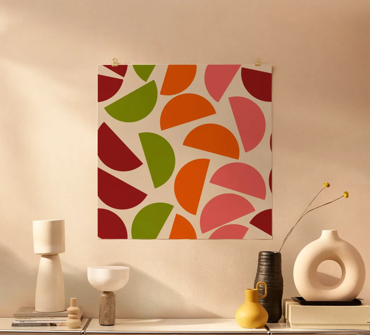 Chaotic bold mid century modern No4 poster con telaio in legno da TijanaArtStudio88