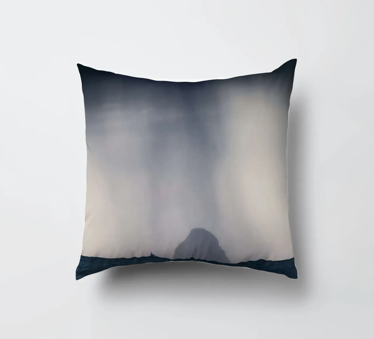 Voilier dans la tempête coussin de mary shop