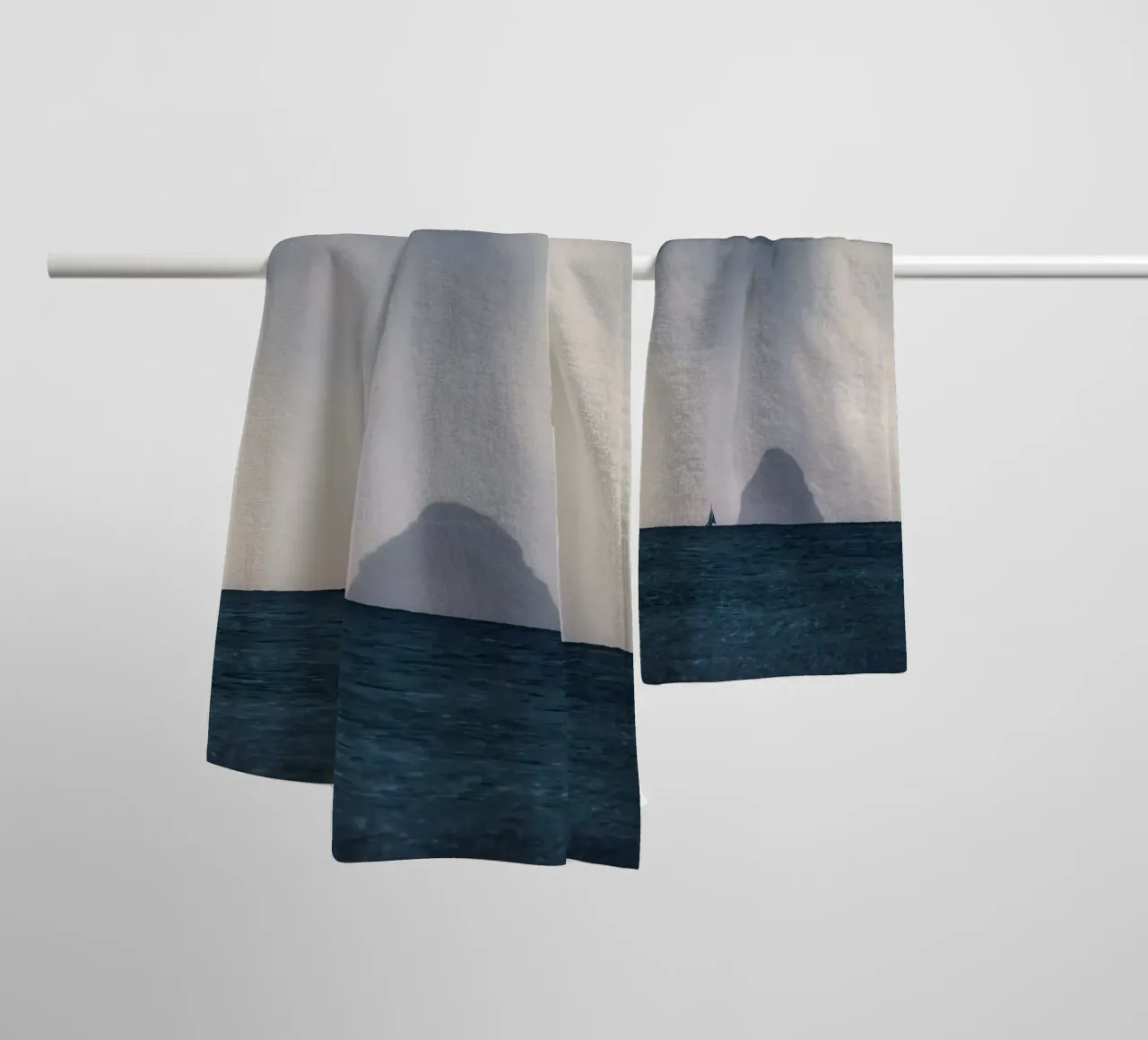 Voilier dans la tempête serviette de bain de mary shop