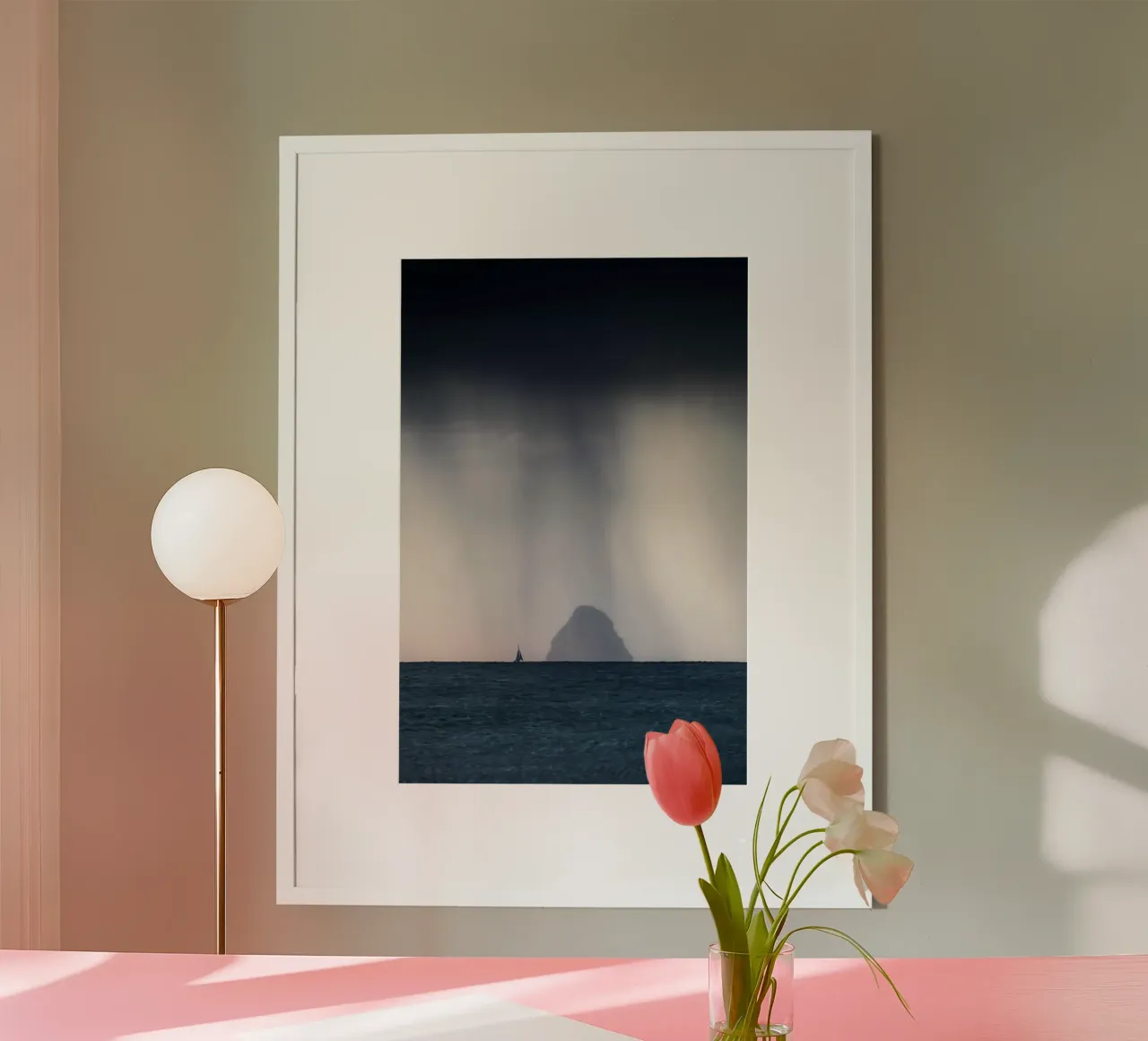 Voilier dans la tempête poster avec cadre en plastique de mary shop
