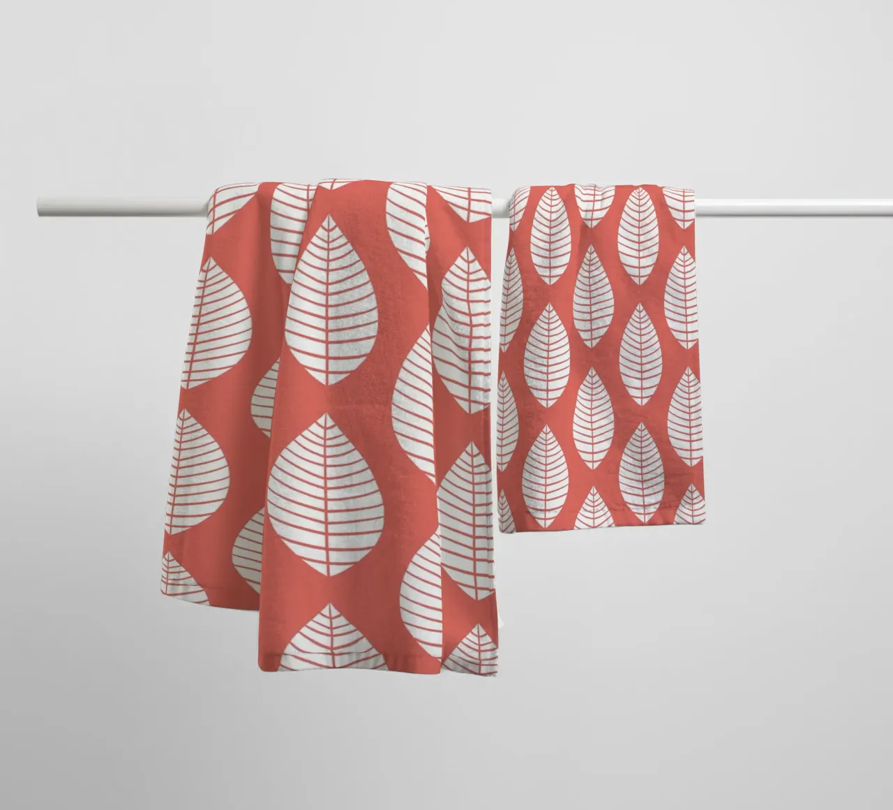 Leaves on red mid century badhanddoek van BAINAI
