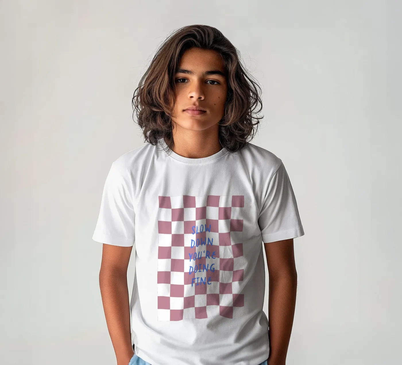 Slow down Kinder T-Shirt von Poster Print Studio
