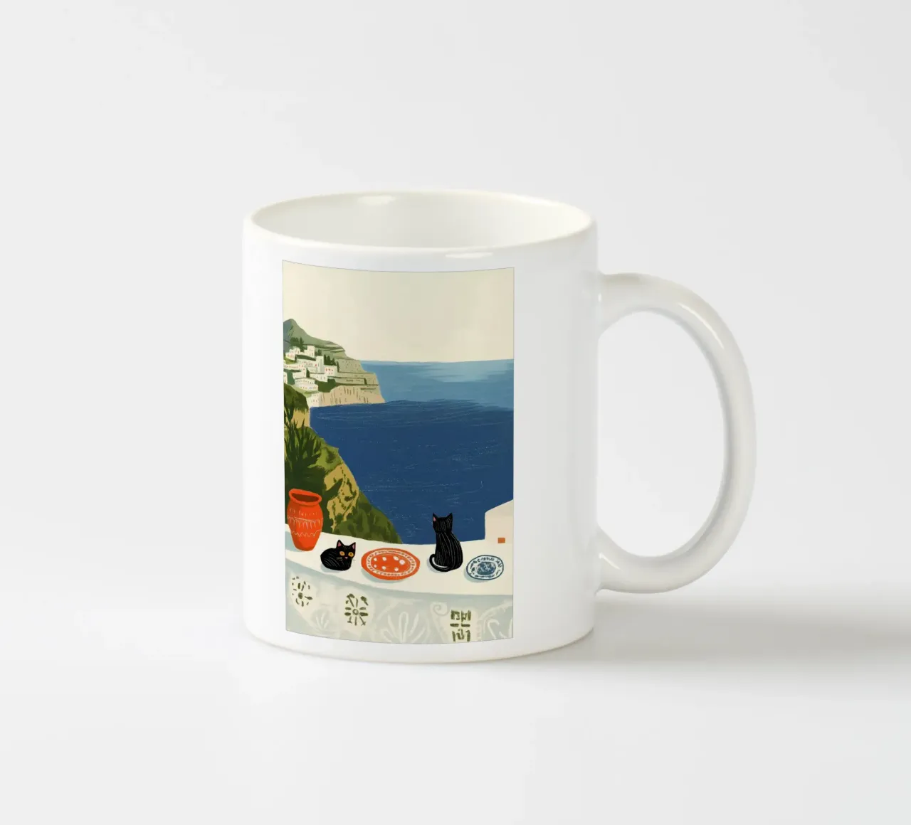 Due gatti neri in riva al mare blu tazza in ceramica da Curious Canvas