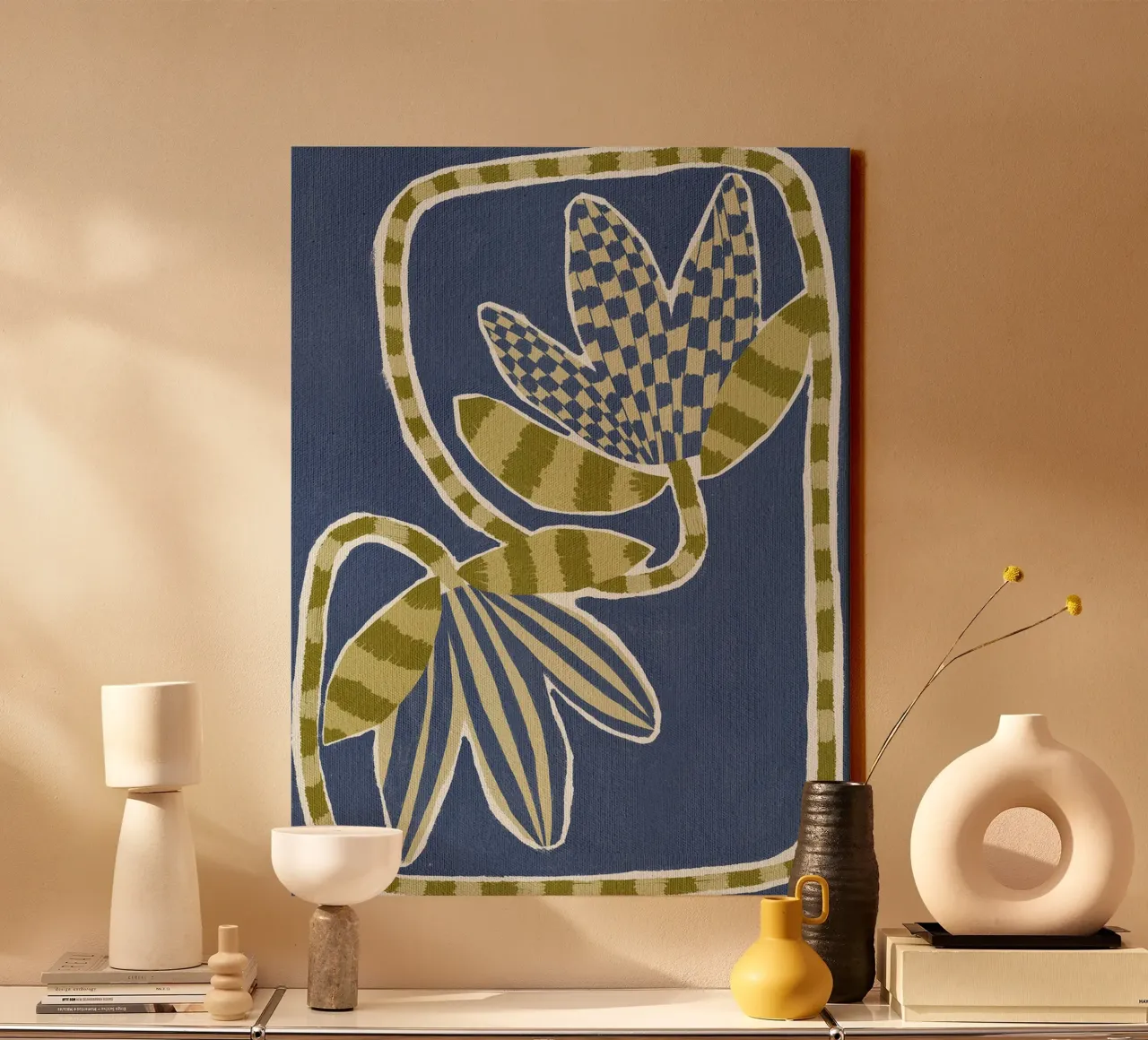 Zarte Blüte IV von Shatha Dafai Leinwand mit Schattenfugenrahmen von Linda Richardson