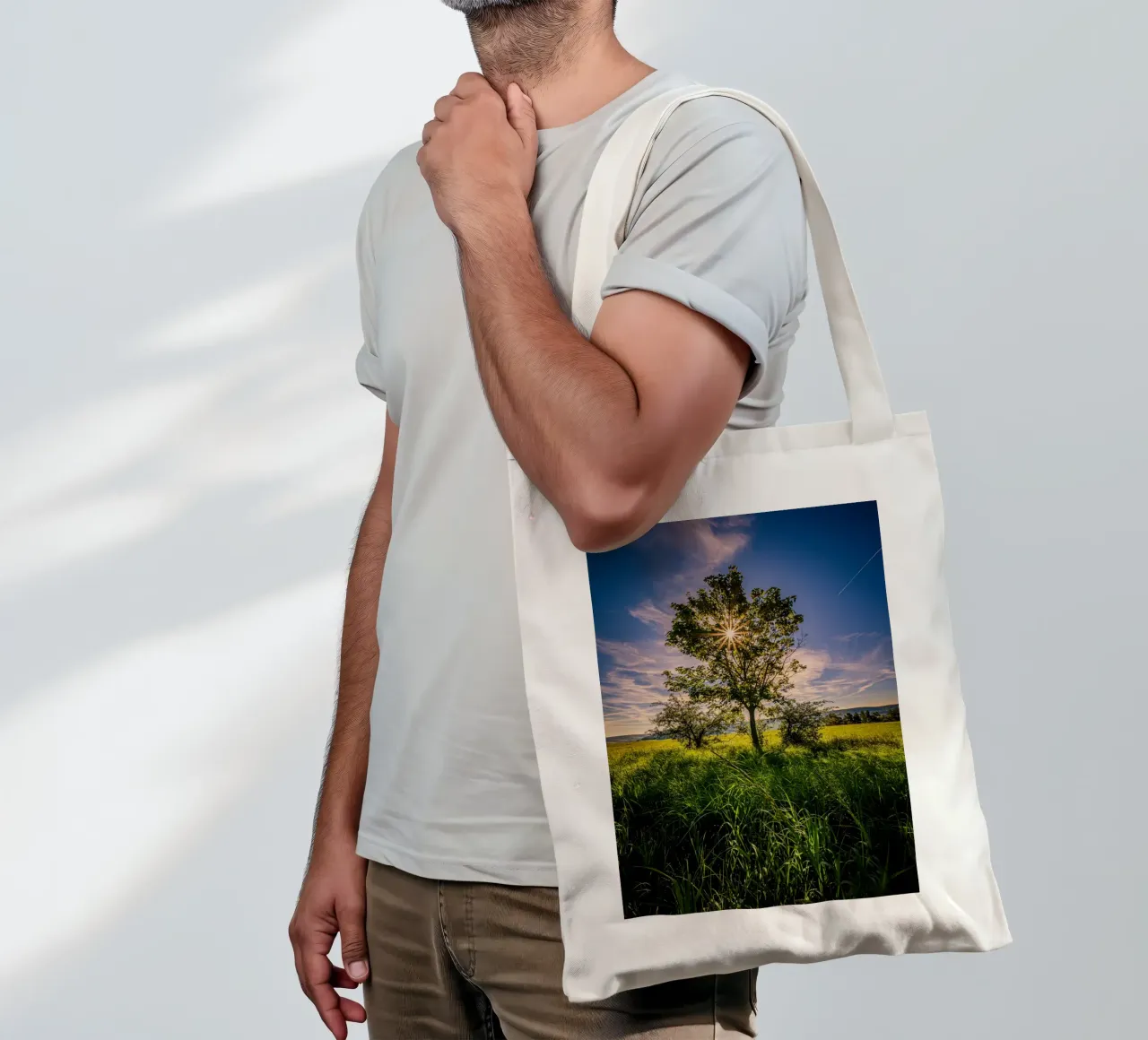 Stella del sole attraverso un albero deciduo borsa in juta da Marcus Beckert | Fotografie