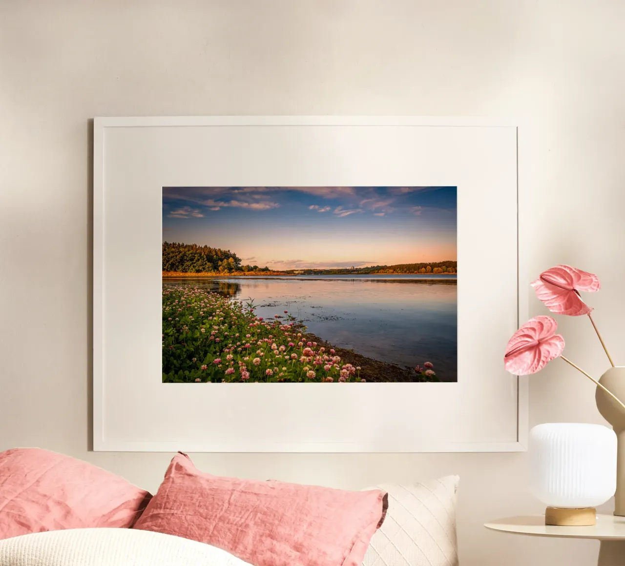Il lago artificiale al tramonto poster con telaio in plastica da Marcus Beckert | Fotografie