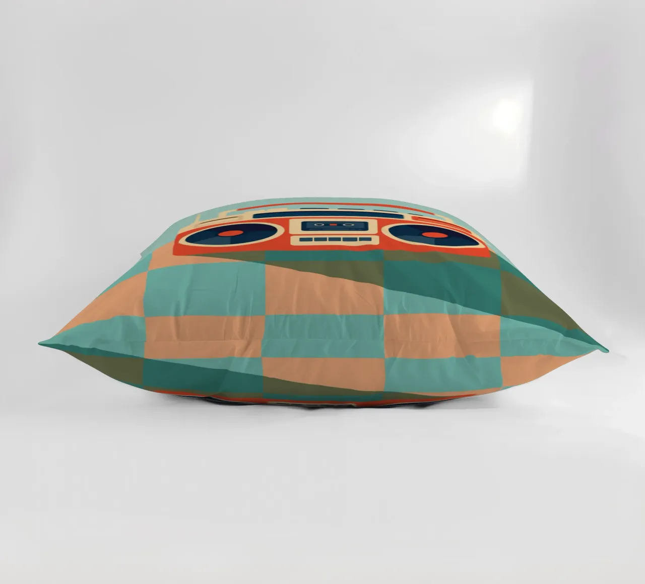 Retro Ghettoblaster cuscino da DARIA IVANOVNA