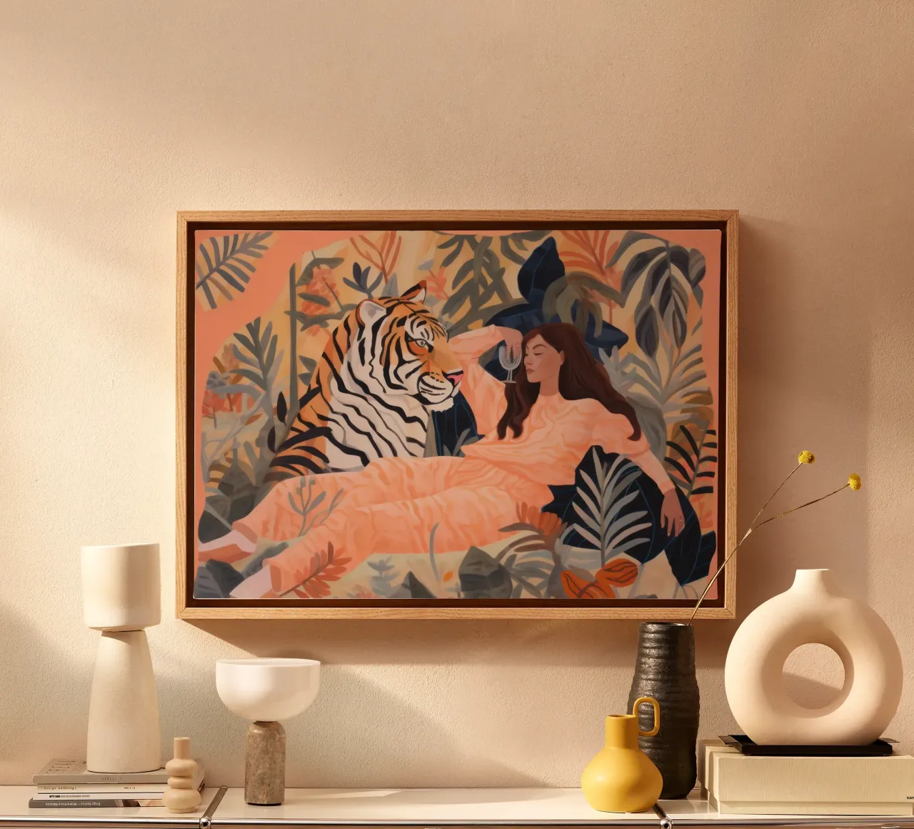 Vrouw met tijgerprint, abstracte dierenprint, kleurrijke kunst canvas met Baklijst van ArtHaus