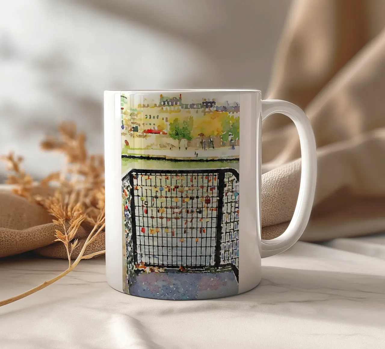Lucchetti d'amore a Parigi tazza in ceramica da Massimo Frascogna