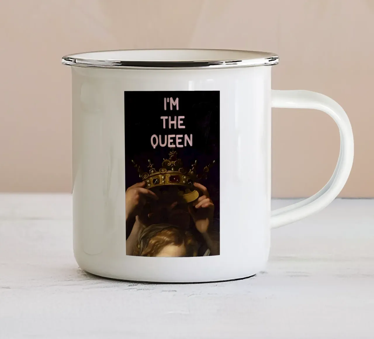 "I'M THE QUEEN" tazza in smalto da Type & Tape