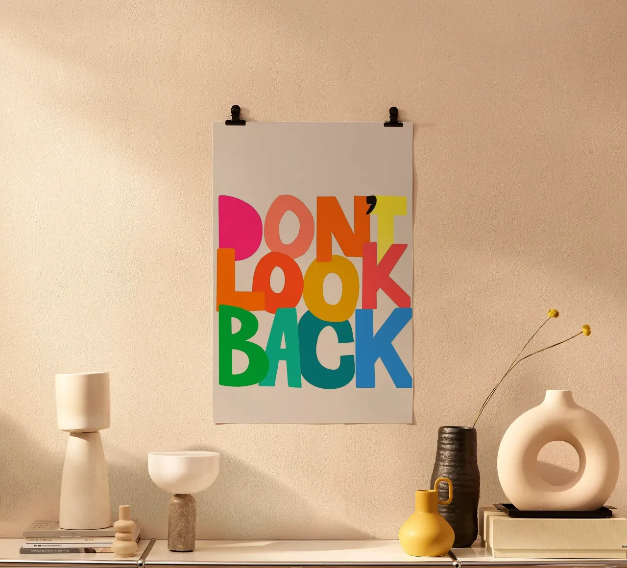 Kijk niet terug - Gedurfde en kleurrijke abstracte typografie Wal poster van inspirational quote