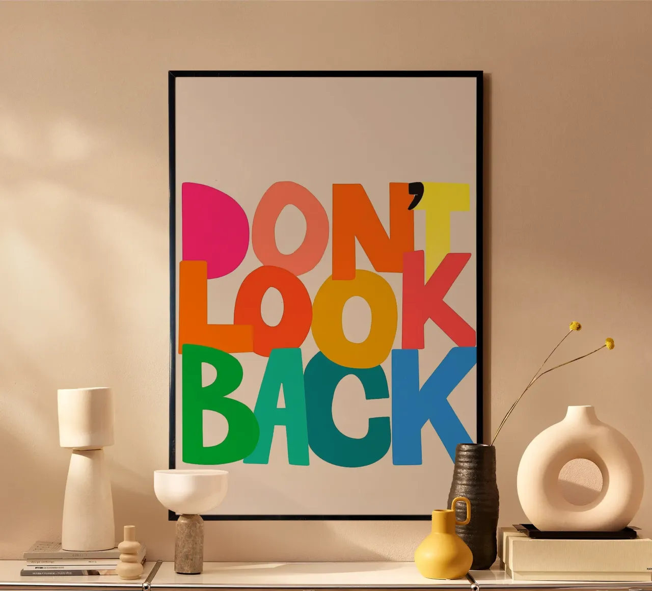 Kijk niet terug - Gedurfde en kleurrijke abstracte typografie Wal poster van inspirational quote