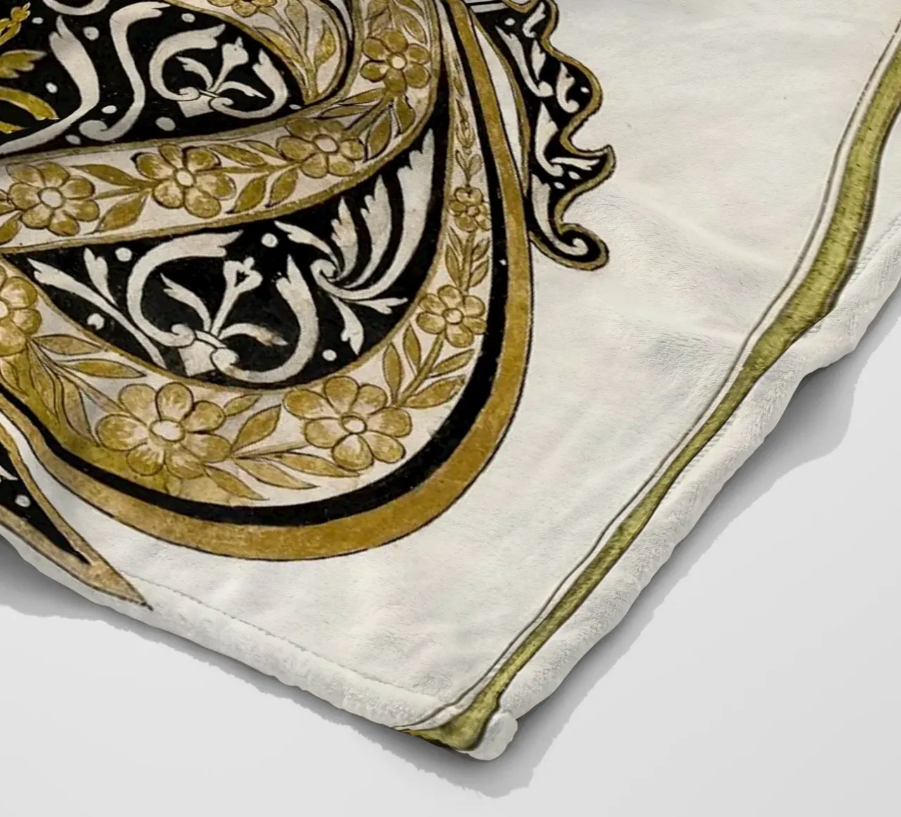 Calligraphic Design of a Ewer coperta in pile da vintageshop