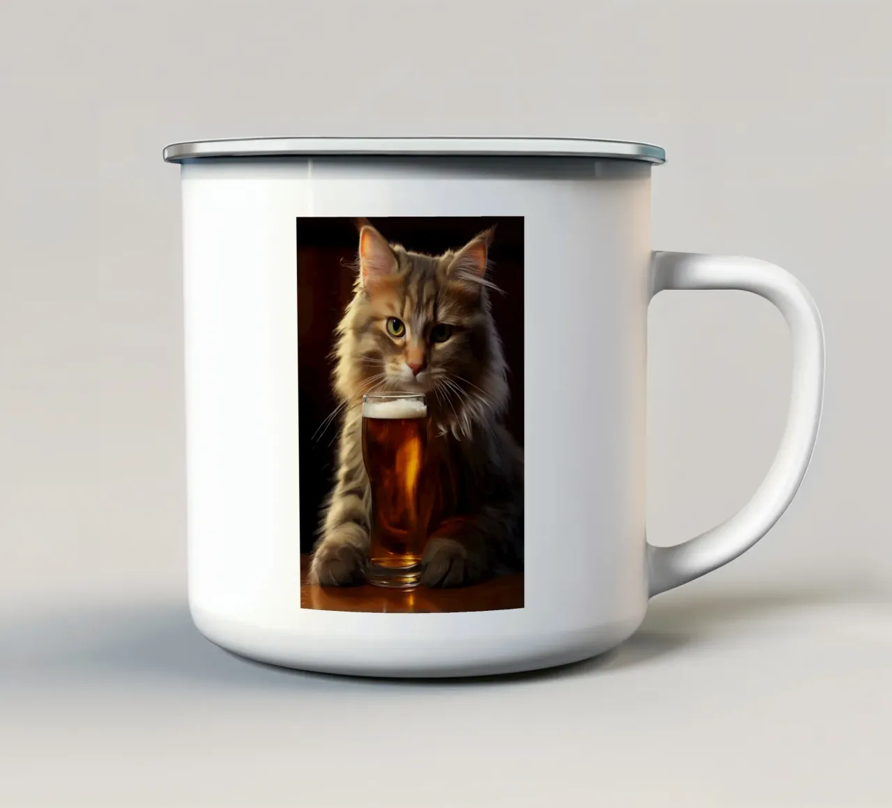Il gatto beve birra tazza in smalto da Fleur de Lys