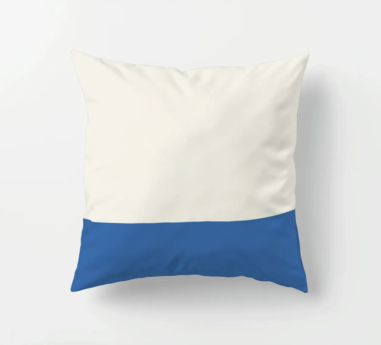 Design bicolore blu e beige cuscino da Paigaam Studio