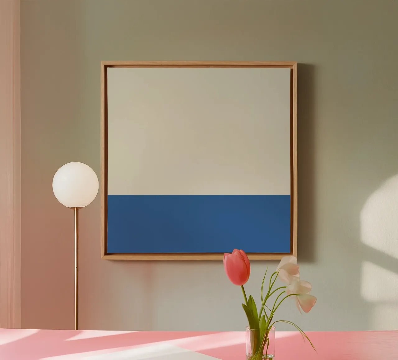 Design bicolore blu e beige tela con Cornice a cassetta da Paigaam Studio