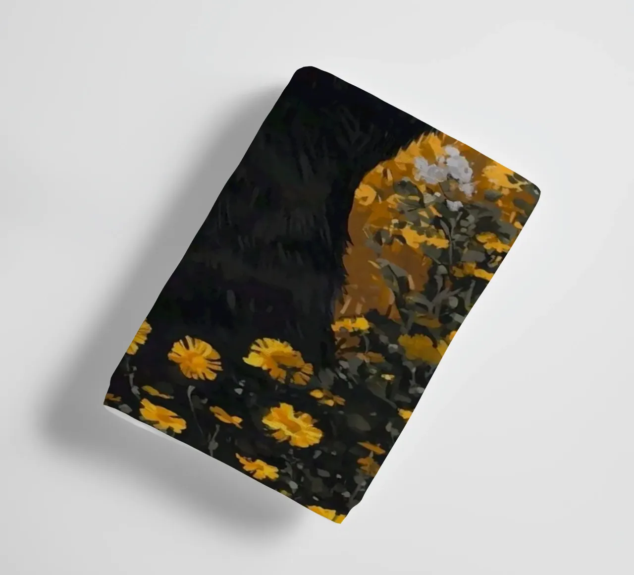 cat in yellow background asciugamano da bagno da carsa