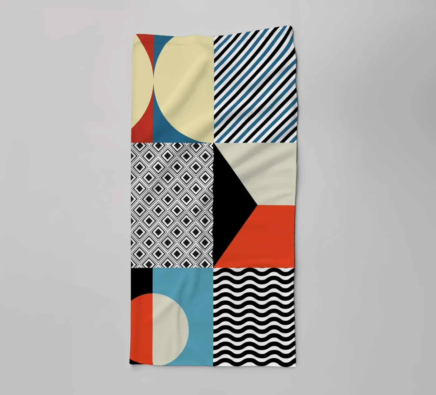 Retro Pattern Bizarre badhanddoek van Little Dean