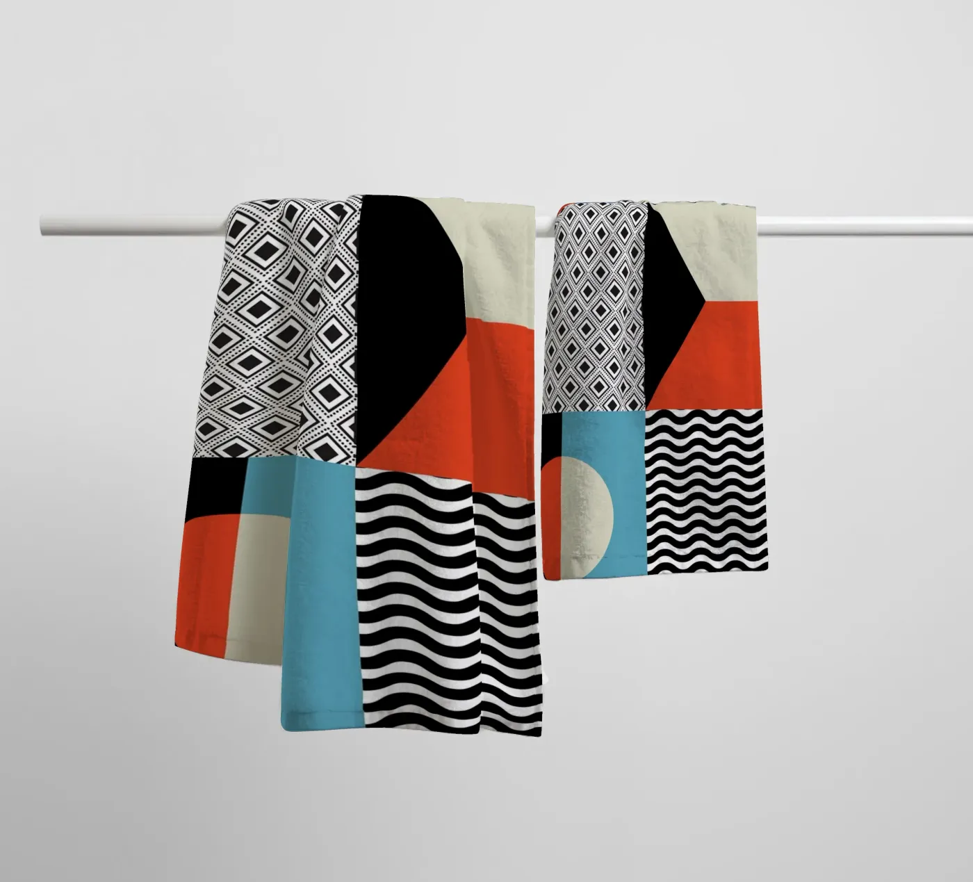 Retro Pattern Bizarre badhanddoek van Little Dean