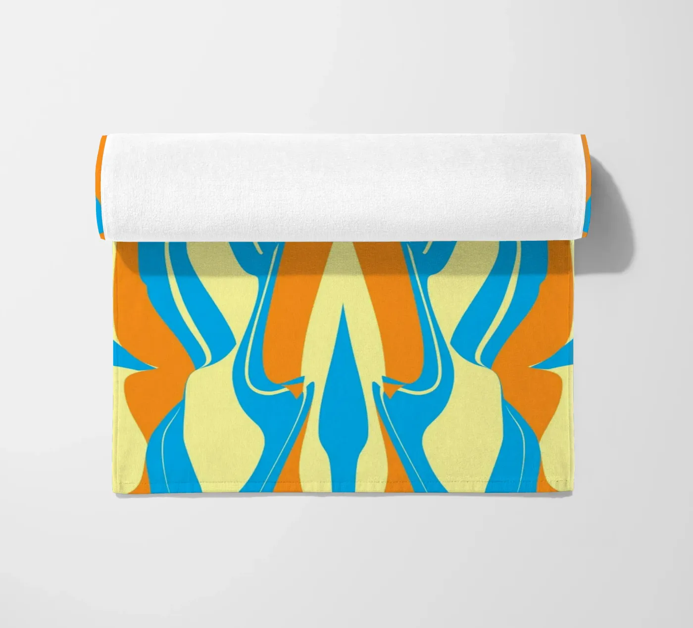 Bizar patroon 05 strandhanddoek van Little Dean