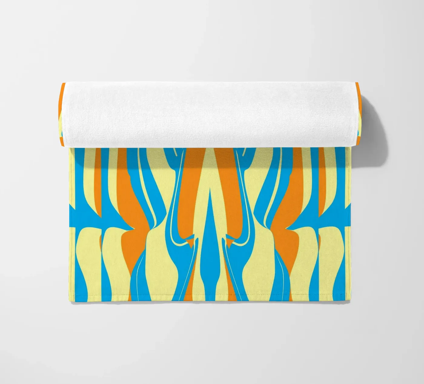 Bizar patroon 05 strandhanddoek van Little Dean