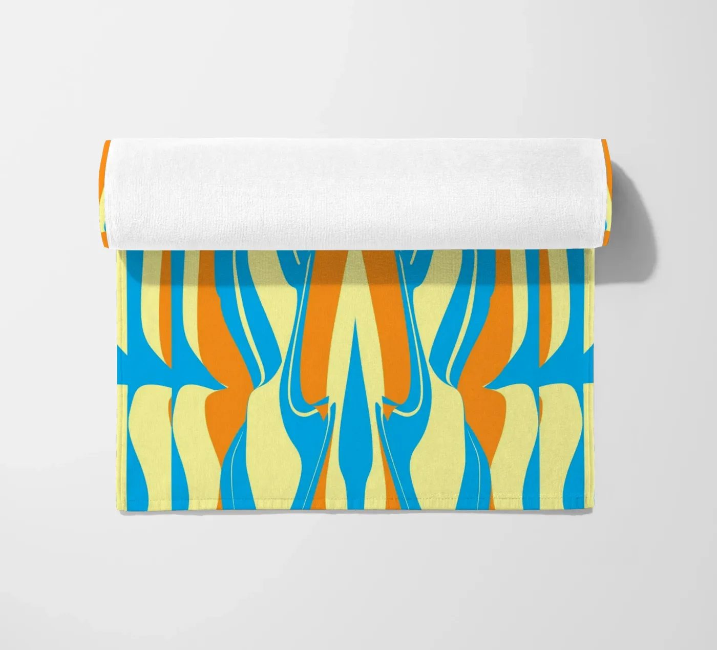 Bizarre Pattern 05 strandhanddoek van Little Dean