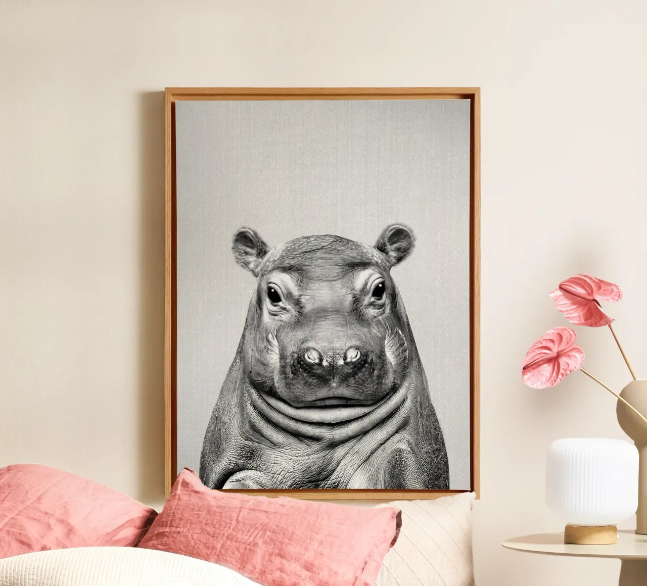 Baby-Nilpferd BW Leinwand mit Schattenfugenrahmen von Ethan Pelletier