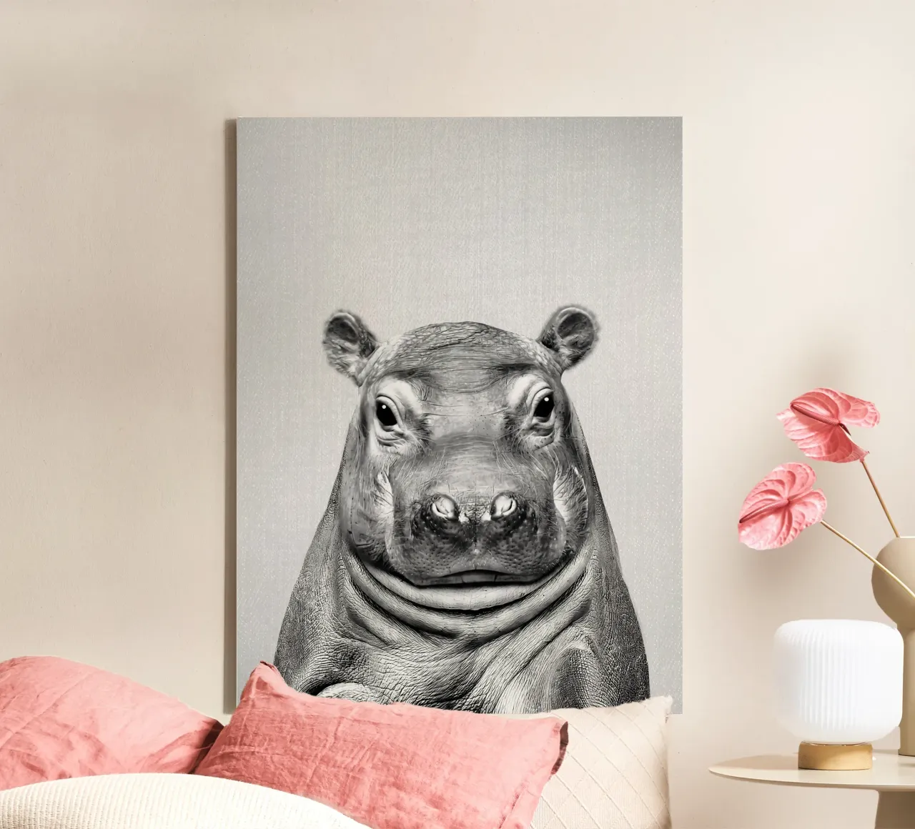 Baby-Nilpferd BW Leinwand mit Schattenfugenrahmen von Ethan Pelletier