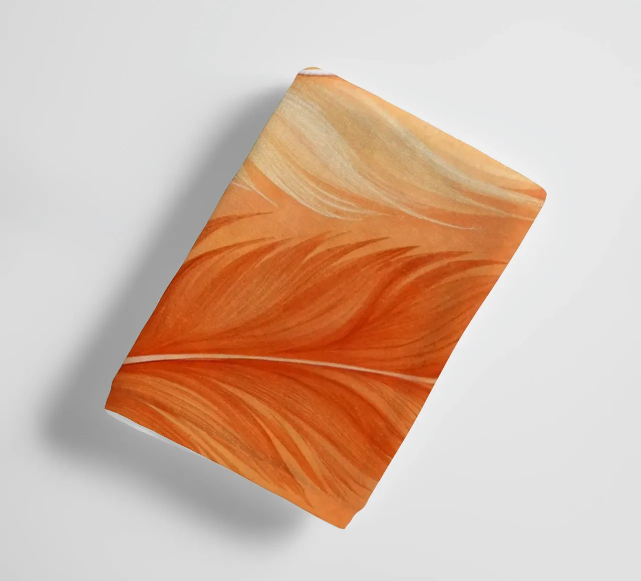 Volo d'autunno etereo: Una sinfonia di piume in un ambiente baciato dal sole asciugamano da bagno da Artistic-shop