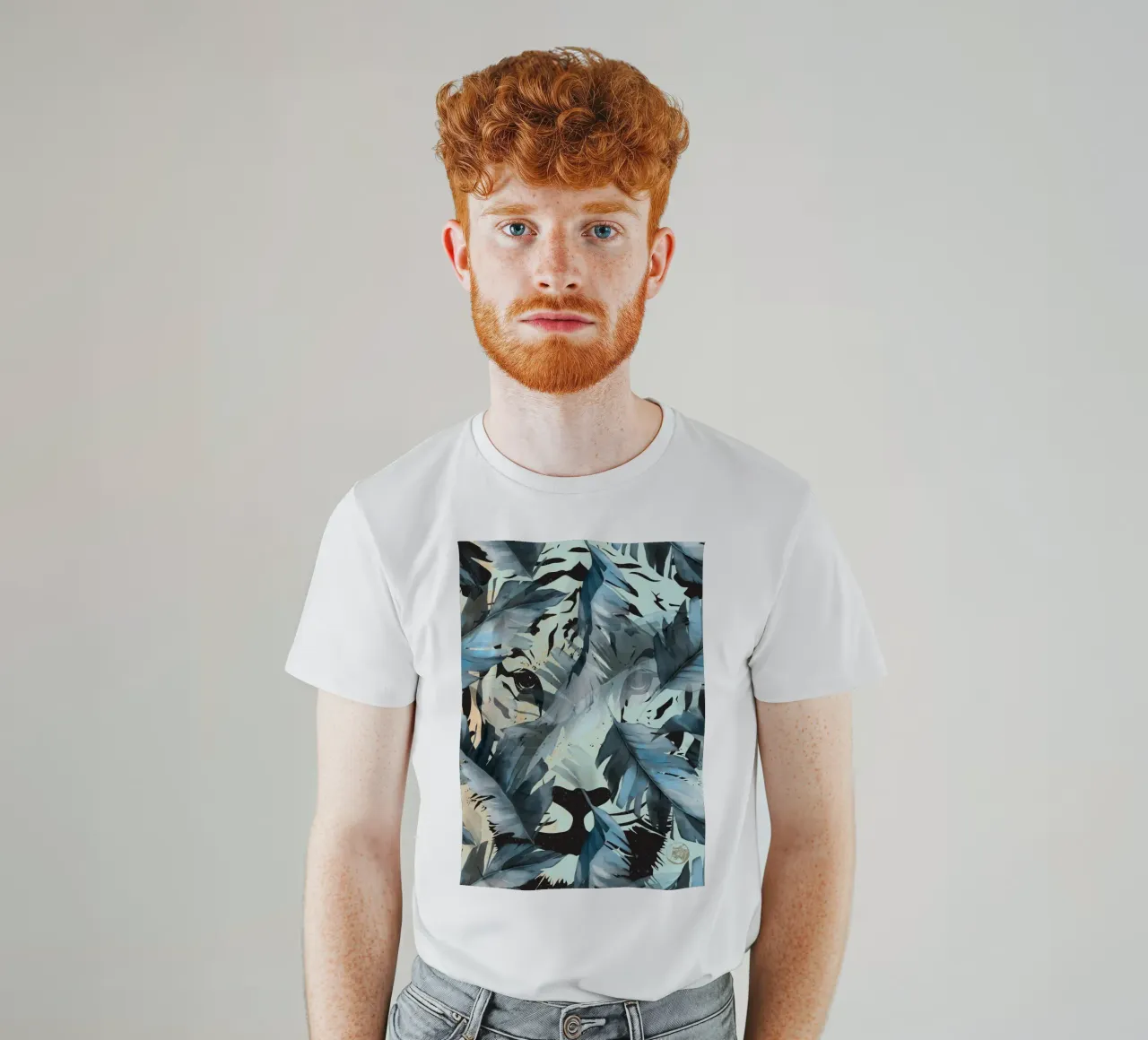 Tiger In The Jungle t-shirt da lazydaypaper