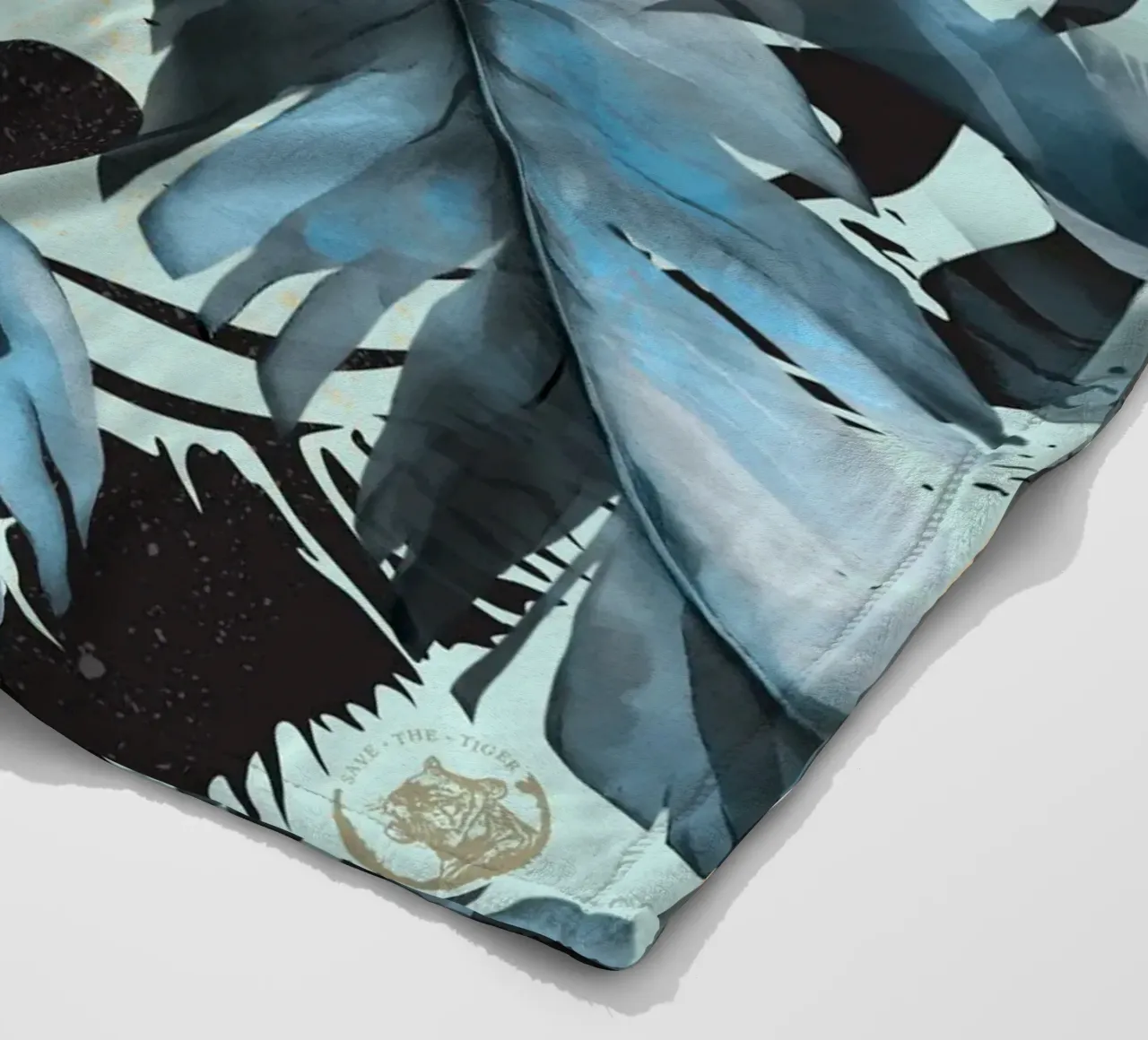 Tiger In The Jungle coperta in pile da lazydaypaper