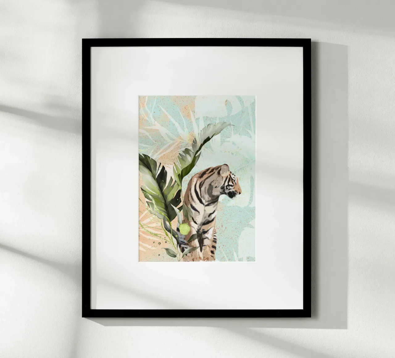 Tiger with Leaf poster con telaio in legno da lazydaypaper