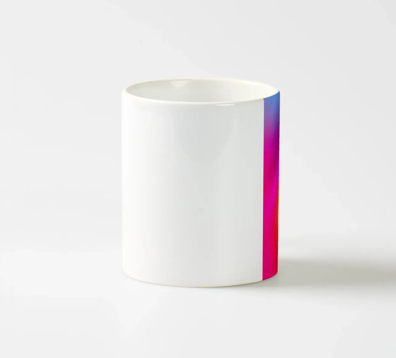 Ritratto di donna | Un tripudio di colori come in un sogno tazza in ceramica da Autofocus